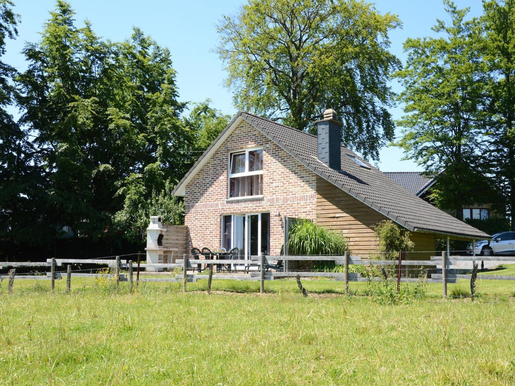 Picture Perfect Holiday Home In Sourbrodt With Garden Bbq Экстерьер фото