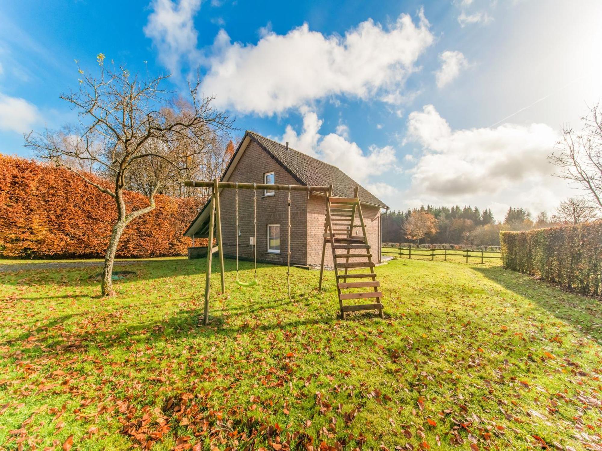 Picture Perfect Holiday Home In Sourbrodt With Garden Bbq Экстерьер фото
